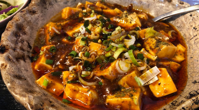 【万(よろず)】山椒の効いたピリピリ麻婆豆腐