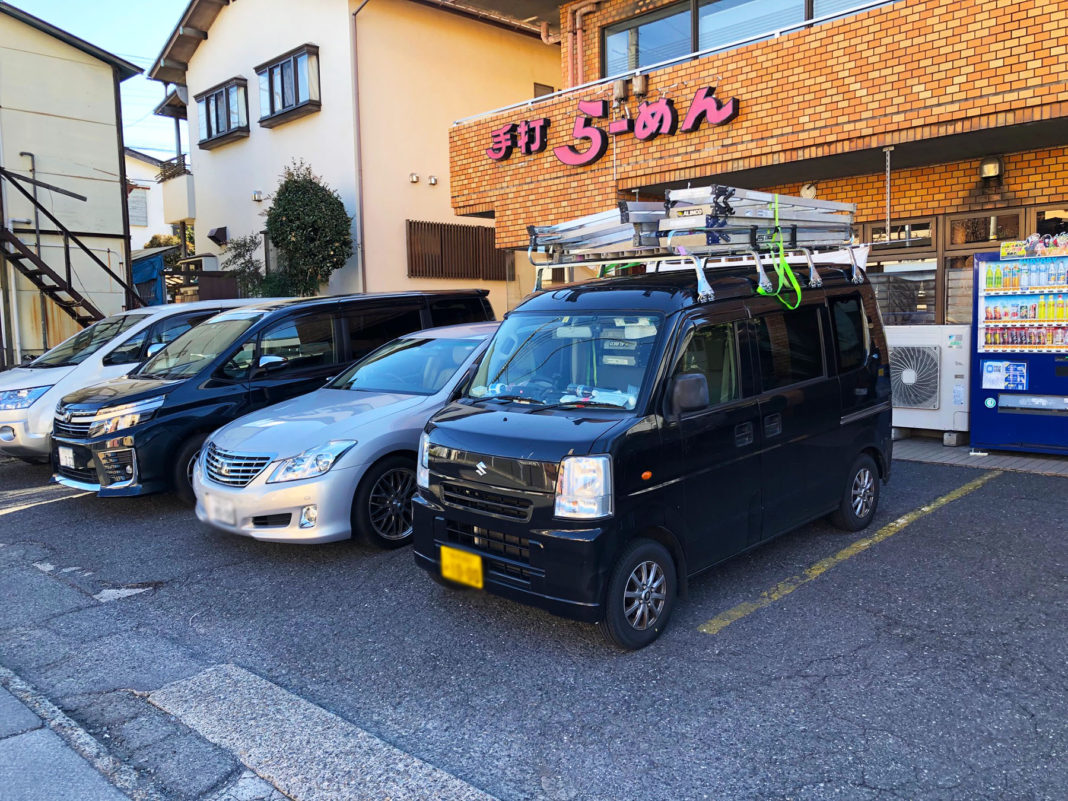 表の駐車場 佐野ラーメンたかの・表の駐車場