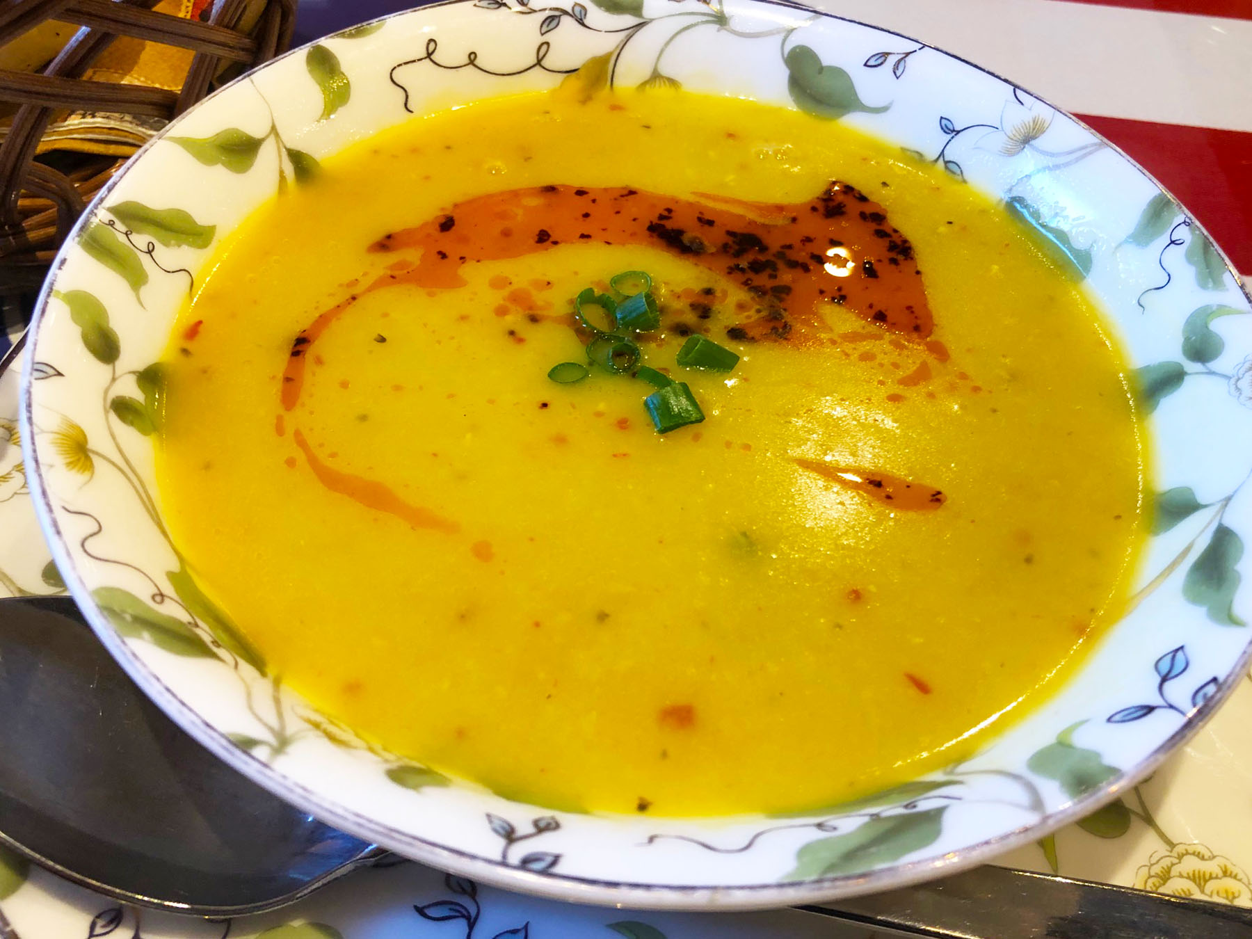 浦和駅西口・トルコ料理アセナのランチに付いてきたレンズ豆のスープ