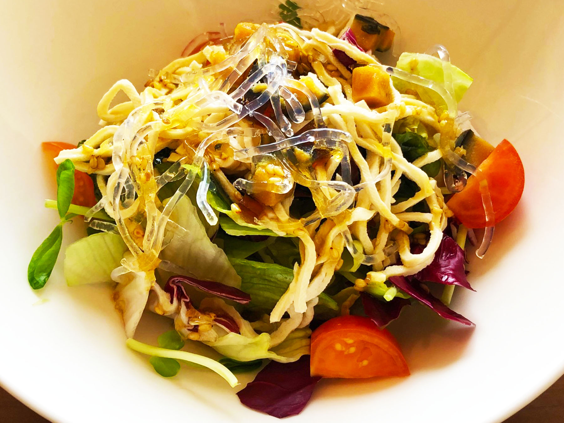 ロイヤルパインズホテル浦和・彩湖の平日ランチセットに付いてきた8品目の中華サラダ