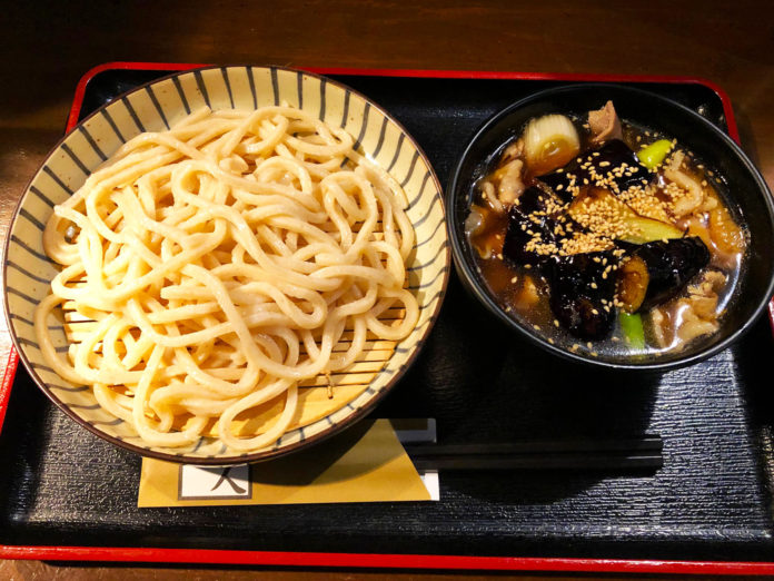 【閉店】【蔵人(くらうど)浦和店】お肉たっぷりのつけ汁に揚げナスが入ったらうまくなるに決まっとるじゃまいか