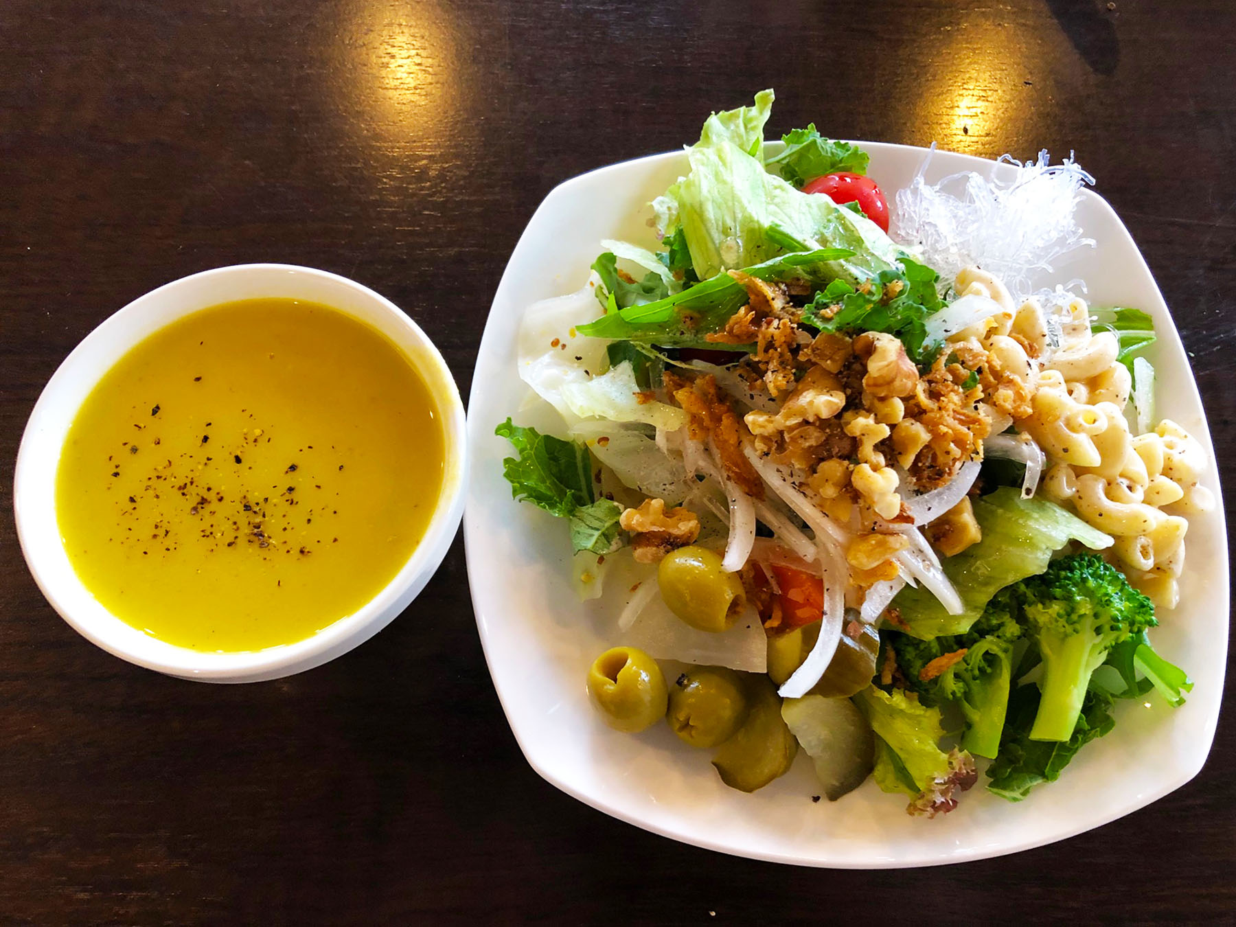 【Salad Leaf】サラダリーフのサラダバーは野菜取り放題