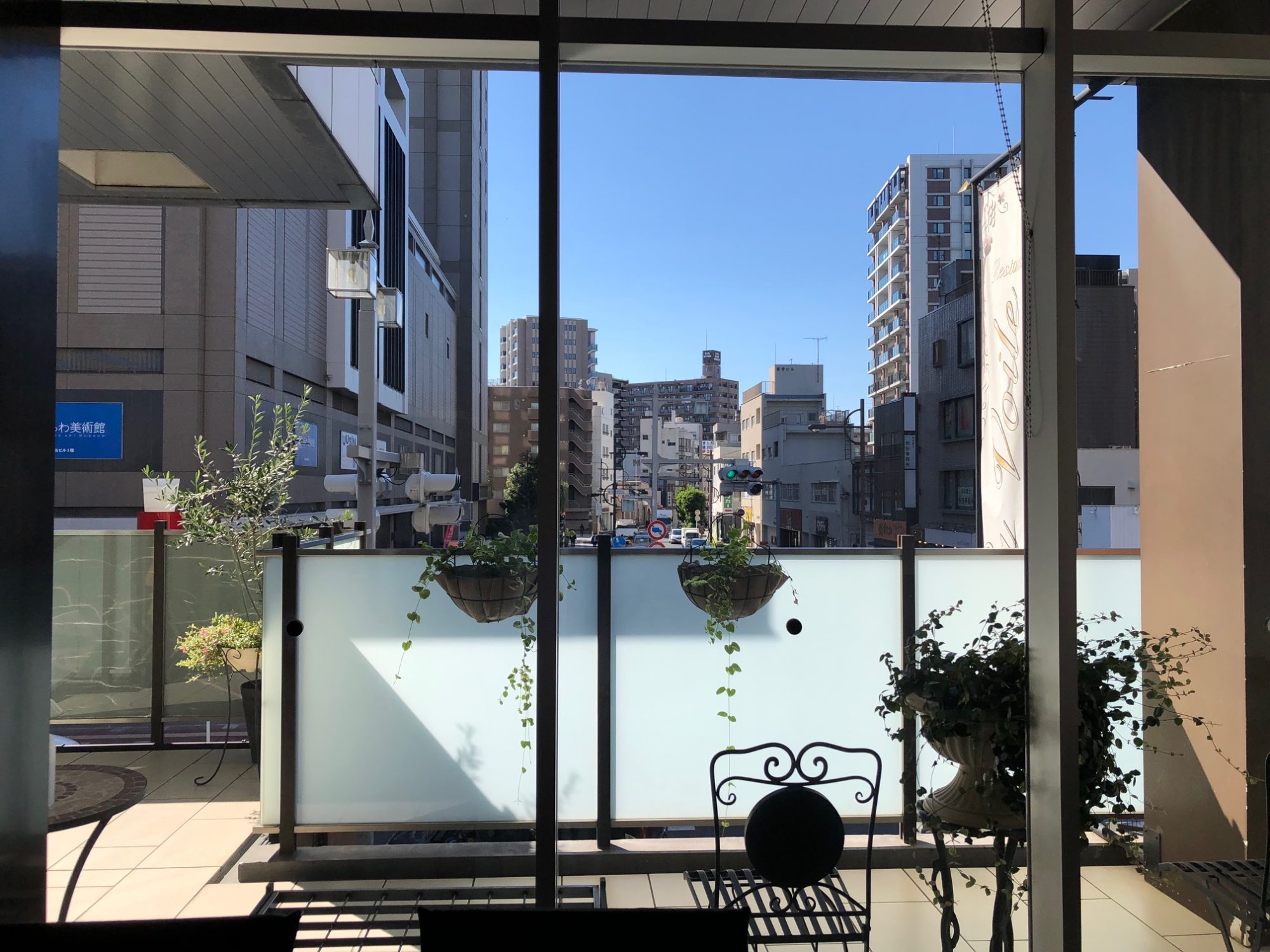 浦和西口のフレンチLaVoile(ラヴォワール)・窓際の席の眺め