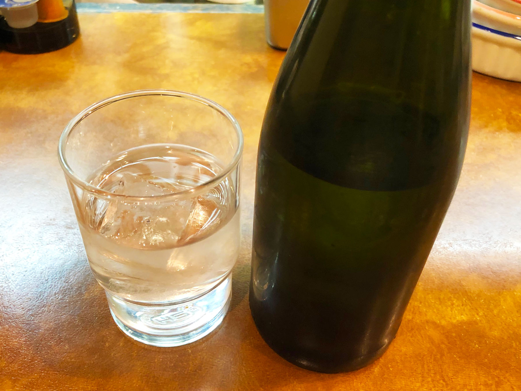 浦和の洋食屋・ボトルで出てくる水