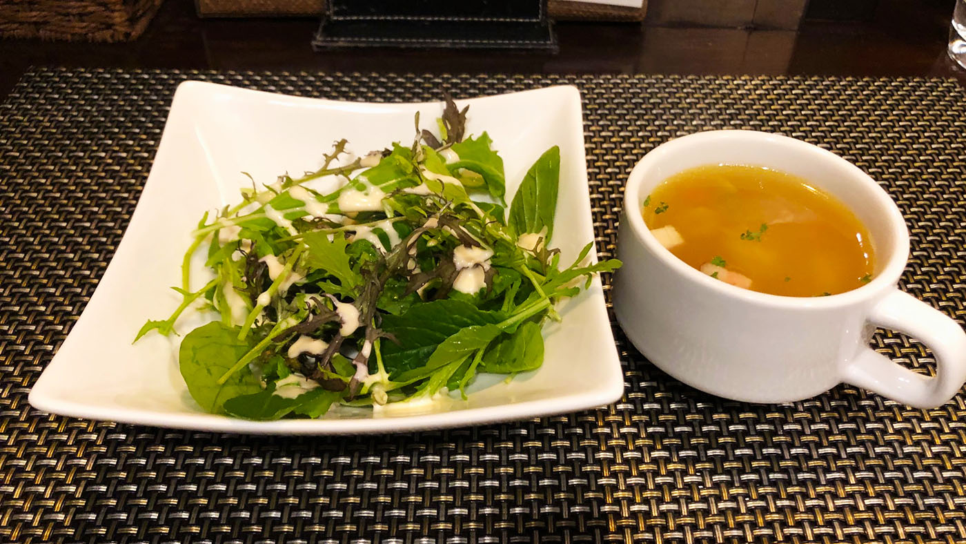 浦和西口カルネジコ・ランチのサラダとカップスープ