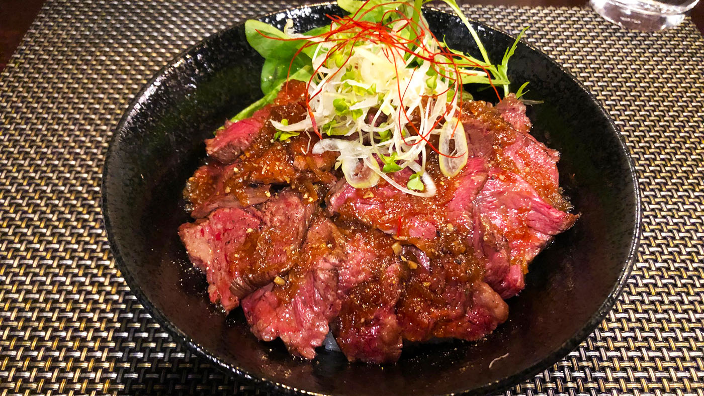 浦和西口カルネジコ・赤身肉のステーキ丼
