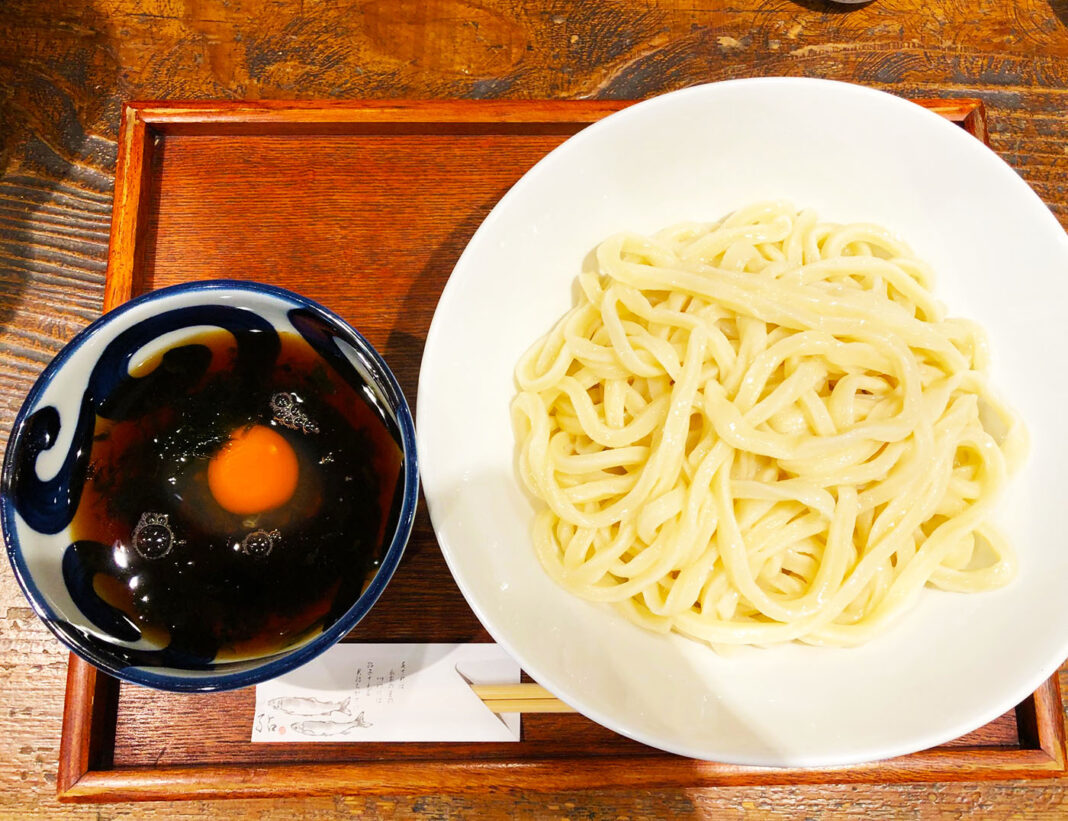 うどん屋でんごの海苔卵うどん