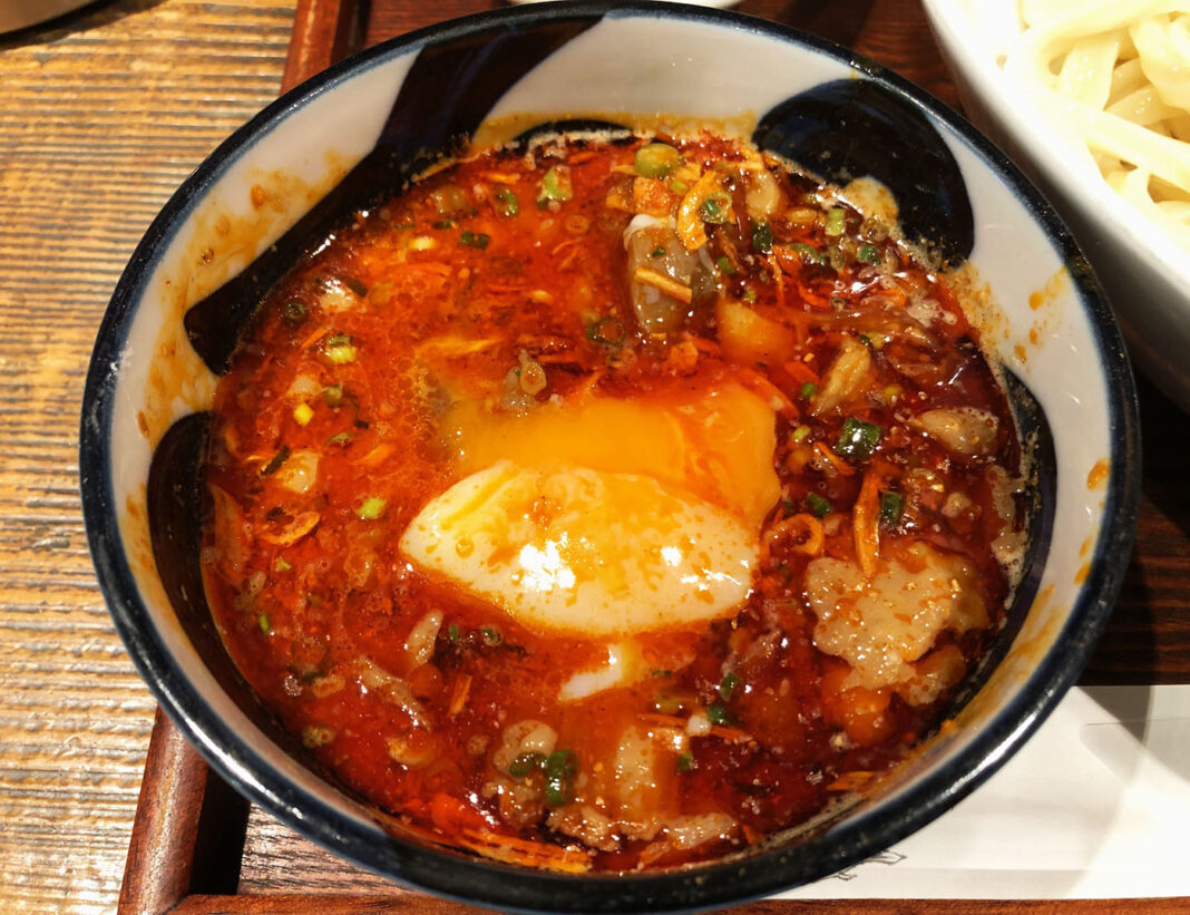 うどん屋でんごの牛すじ坦々うどん